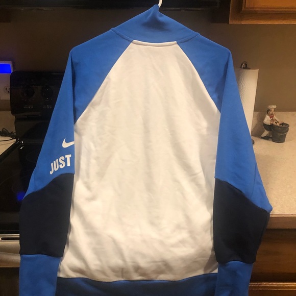 Women’s New Nike Sweatshirt Size M - Picture 3 of 3